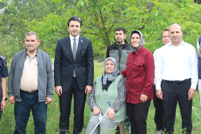 İbradı Kaymakamlığı Öncülüğünde, Maşat Mahalle Mevkii'nde Yer Alan Şehitler Parkı'nda Fidan Dikim Etkinliği Gerçekleştirildi.