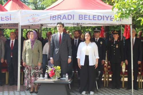 19 Mayıs Atatürk'ü Anma, Gençlik ve Spor Bayramı, Kaymakamımız Sayın İbrahim Cem DEVECİ'nin Katılımlarıyla Düzenlenen Programla Kutlandı.